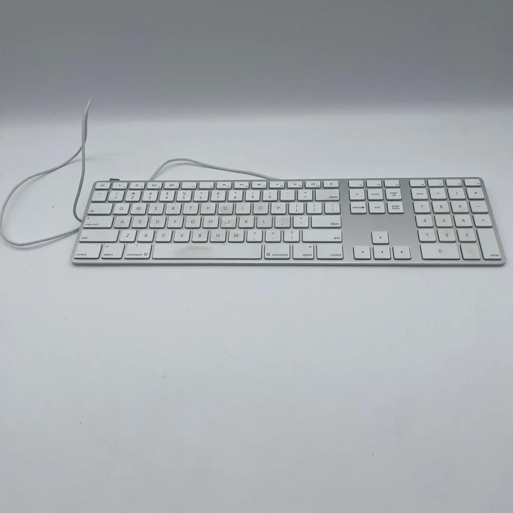 Apple A1243 Wired Keyboard with Numeric Keypad Silver Aluminum MB110LL/B Mac